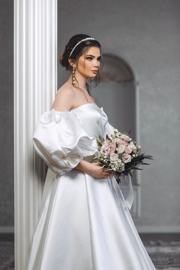 Ophelia puffed sleeves bridal dress.